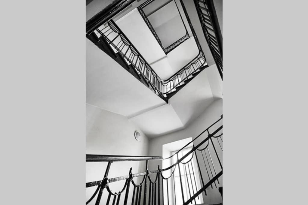 Househost Iii: Podbrzezie Street Apartment *